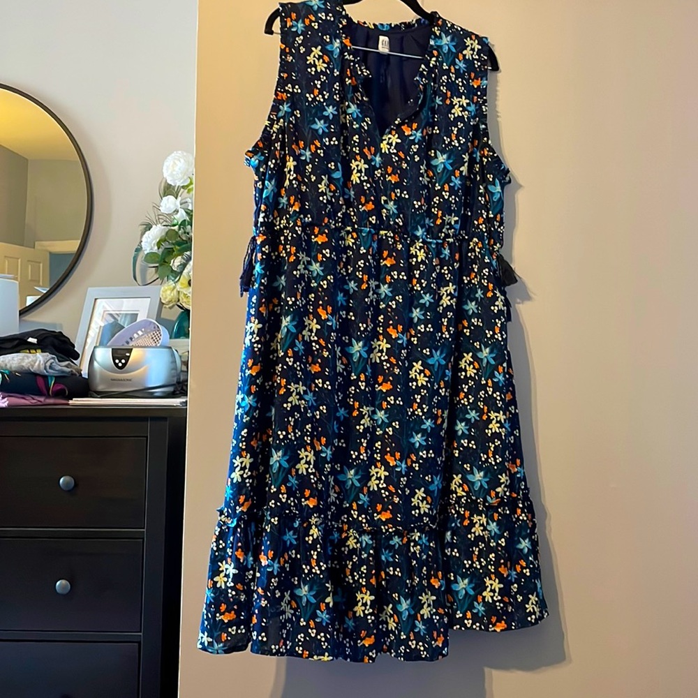Gap Maternity Dress | Size XL | Sleeveless adjustable waist, ruffle skirt detail